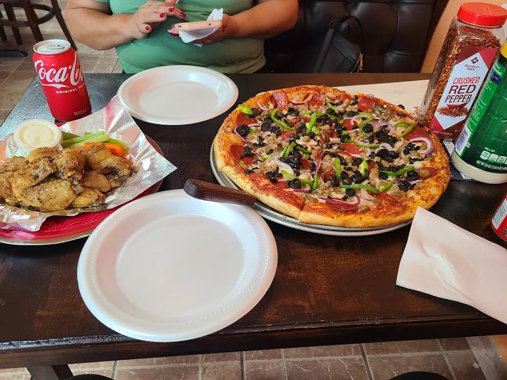 Pizza Suprema Y Limon Pepper Wings